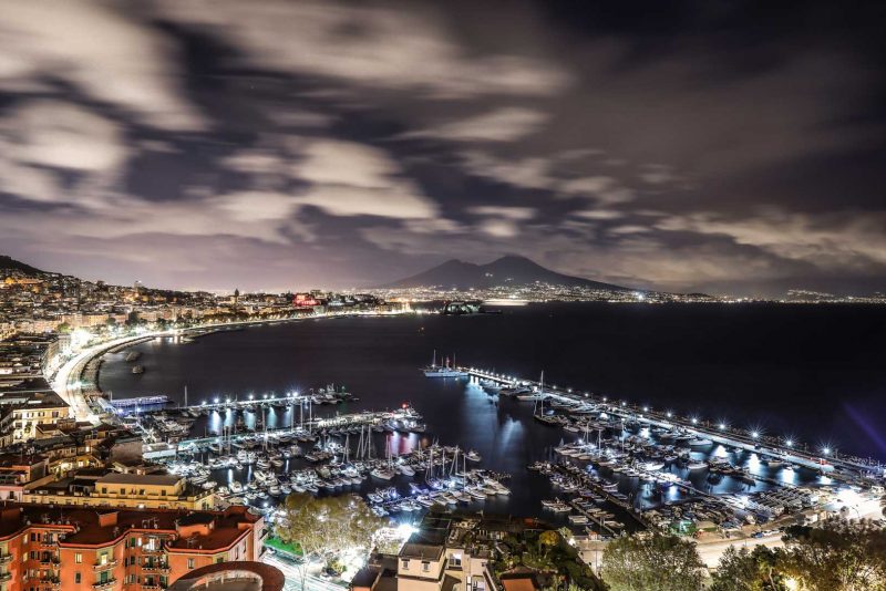 Panorama nocturno de Nápoles